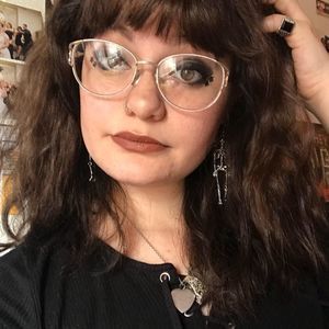 Meet your Posher, Caitlin sophia